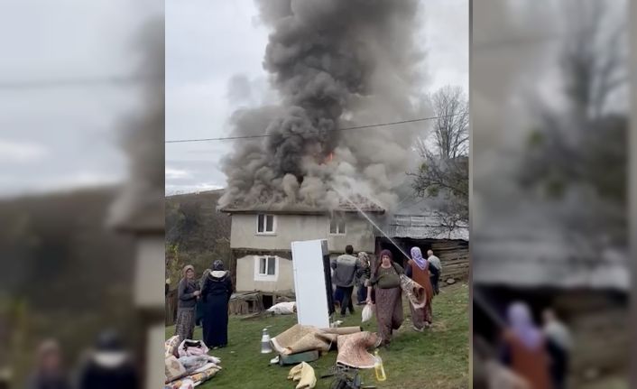 Kastamonu’da çıkan ev yangını söndürüldü