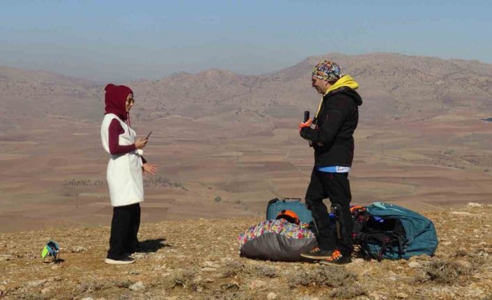 Kaymakam Öztaş, yamaç paraşütüyle Gercüş semalarını turladı
