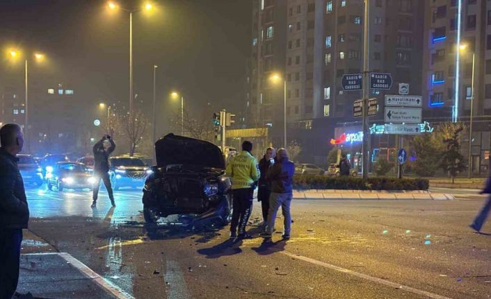 Kayseri’de 2 otomobilin karıştığı kazada yaralanan olmadı