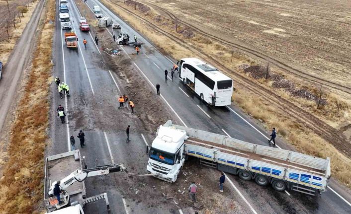 Kayseri’de aynı yolda 2 kaza: 1 ölü, 2 yaralı