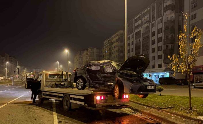 Kayseri’de iki otomobil çarpıştı: 1’i ağır 3 yaralı