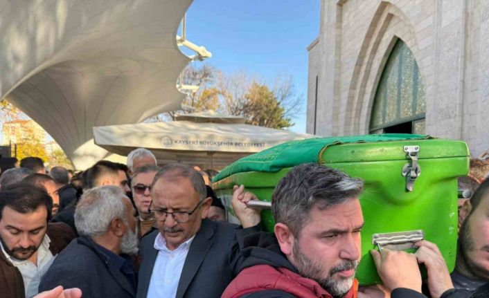 Kayseri’nin tanınan siması Şeref Yaroğlu toprağa verildi