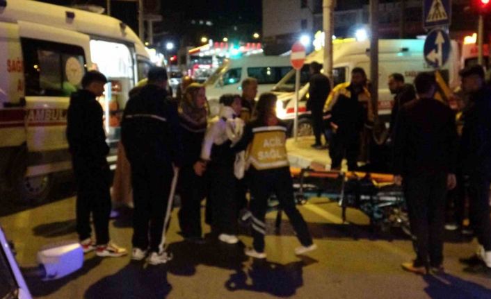 Kazaya karışan sürücü aracı bırakıp kaçtı: 3 yaralı