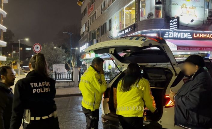 Kendisine çarpan sürücünün alkollü olduğunu sanıp anahtarını aldı