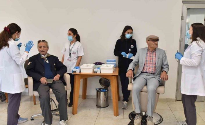 Kepez Belediyesi’nden huzurevi sakinlerine ağız ve diş sağlığı taraması