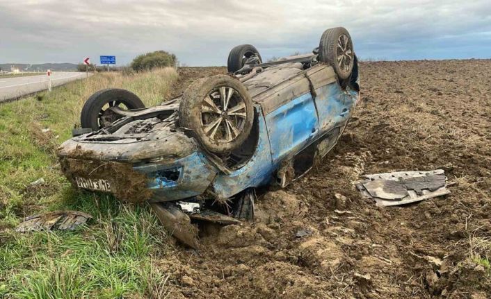 Keşan’da otomobil takla attı: 2 yaralı