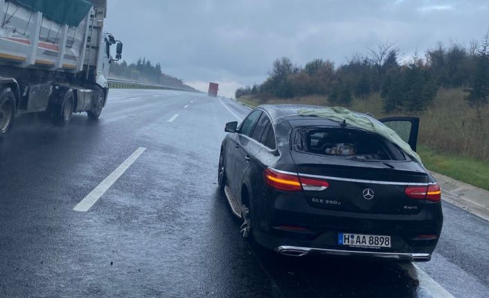 Kırklareli’nde şiddetli yağış, otomobil tıra çarptı