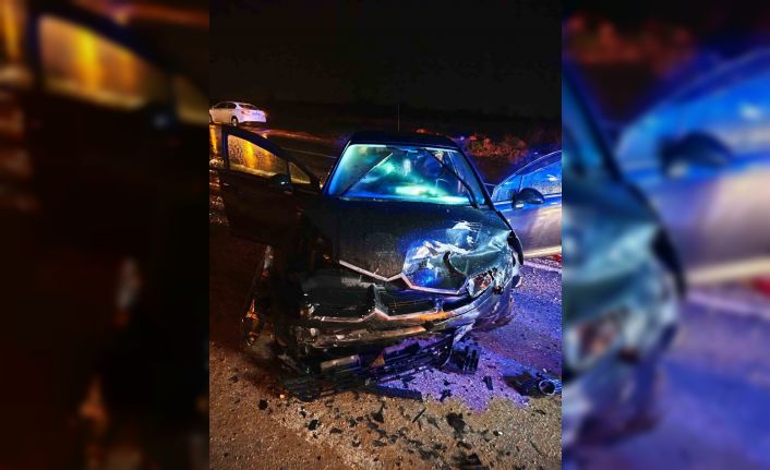 Kırklareli’nde yağışlı yolda zincirleme kaza: 3 araç birbirine girdi, 4 yaralı