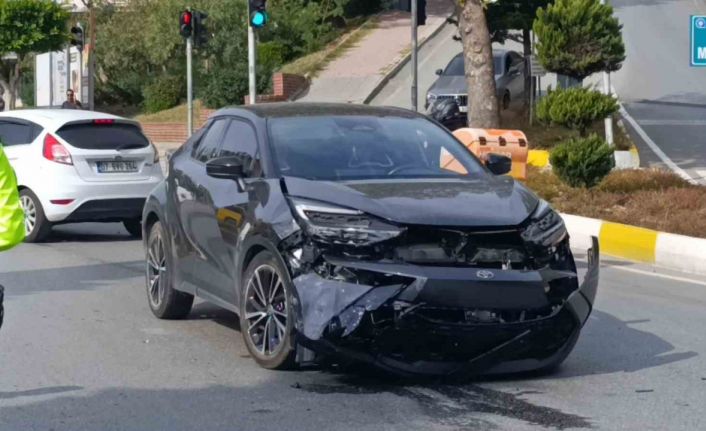 Kırmızı ışık ihlali kaza yaptırdı