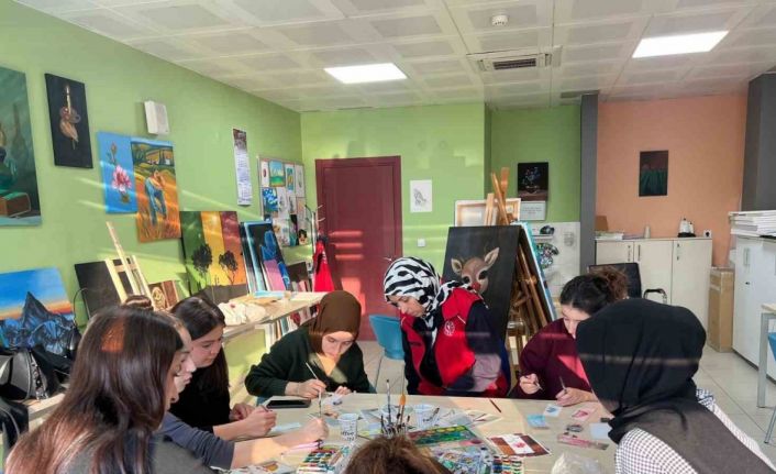 Kitap ayraçlarını kendileri yapıyor