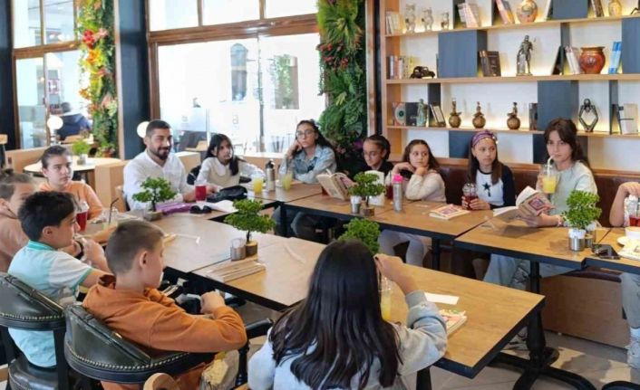 ‘Kitap Kaşifleri Kulübü’ minik öğrencileri kitap okumaya yönlendiriyor