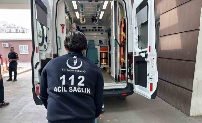 Kız çocuğu silahı temizlerken kazara kendini vurdu