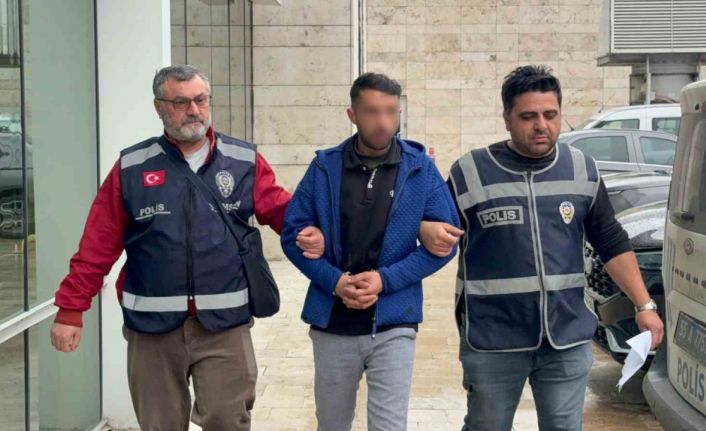 Kız kardeşinin boğazına bıçak dayadığı iddia edilen kasap tutuklandı