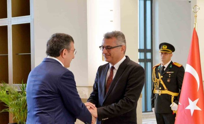 KKTC’nin 42’nci yılı törenlerle kutlanıyor