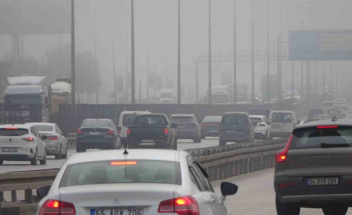 Kocaeli’de etkili olan sis sürücülere zor anlar yaşattı