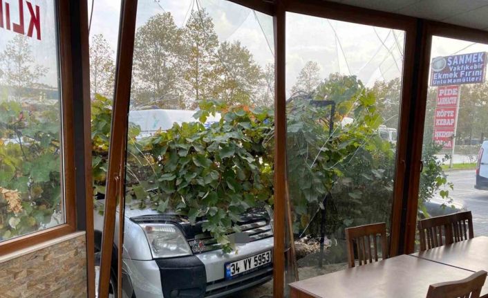 Kocaeli’de kontrolden çıkan otomobil dehşet saçtı: 1 ölü, 3 yaralı