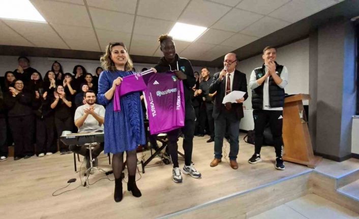 Kocaelispor’dan öğretmenler günü sürprizi