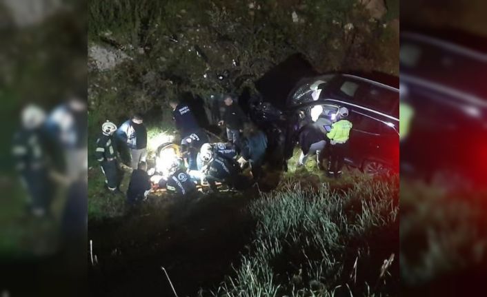 Kontrolden çıkan otomobil uçurumdan aşağıya yuvarlandı