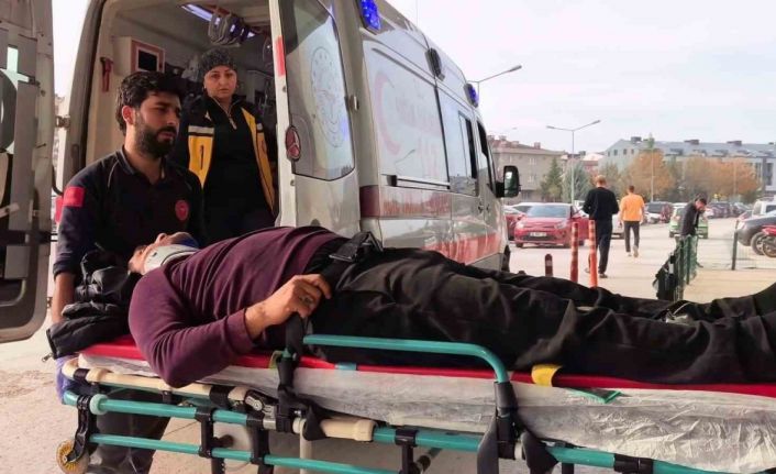 Kontrolden yükünü boşaltan kamyon devrildi : 1 yaralı