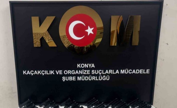 Konya’da yüzlerce silah ve silah parçası ele geçirildi