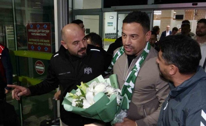 Konyaspor’un yeni teknik direktörü Çağdaş Atan, Konya’ya geldi