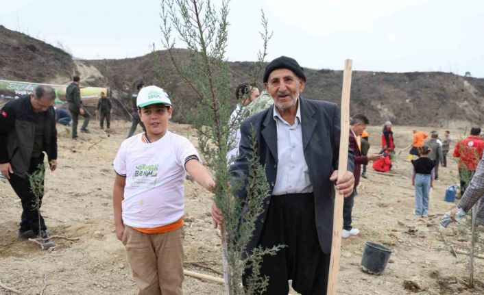Kozan’da yangından etkilenen alana dede-torun fidan dikti