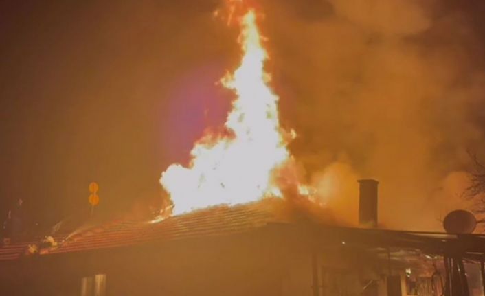 Kula’da gece saatlerinde yangın paniği