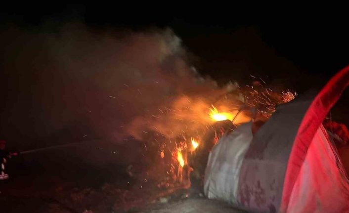 Kulu’da bahçedeki saman balyaları alev alev yandı