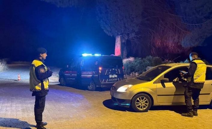 Kurallara uymayan 74 sürücü cezadan kaçamadı