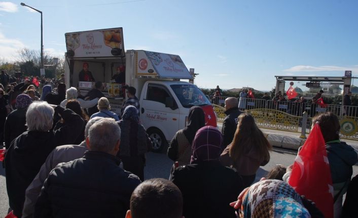 Kurtuluş gününde ‘yağ’ izdihamı: Ezilme tehlikesi geçirdiler