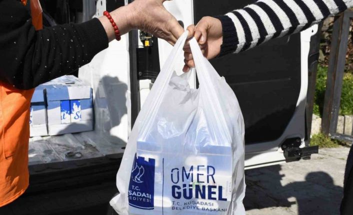 Kuşadası’nda çocukların gelişimi için periyodik süt dağıtımı devam ediyor