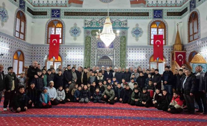 Kütahya Ahteri İmam Hatip Ortaokulu öğrencileri sabah namazında buluştu