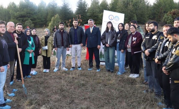 Kütahya Dumlupınar Üniversitesi’nde fidan dikim etkinliği
