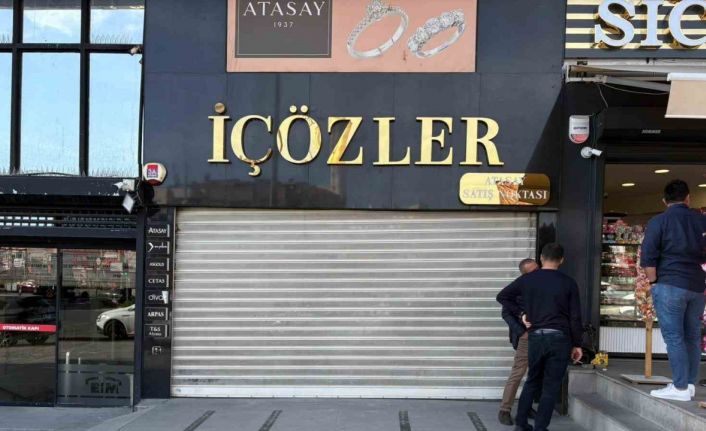 Kuyumcudaki vitrin asansörünün altında kalan işçi hayatını kaybetti