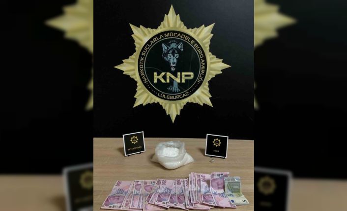 Lüleburgaz’da motosikletli şahıslardan uyuşturucu çıktı