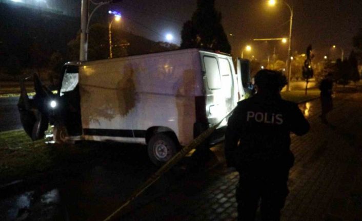 Malatya’da aydınlatma direğine çarpan minibüs sürücüsü hayatını kaybetti