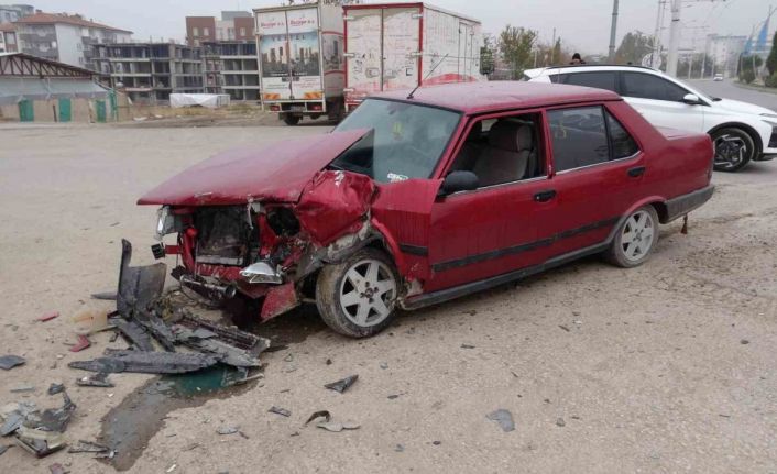 Malatya’da iki araç çarpıştı: 2 yaralı