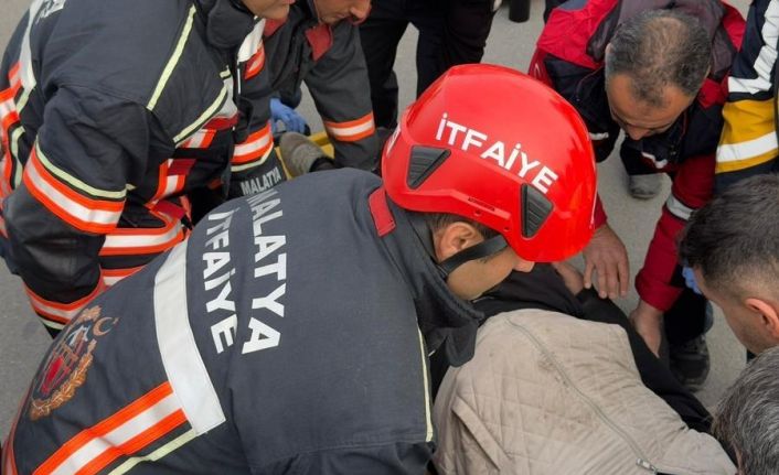 Malatya’da kamyonet ile kamyon çarpıştı: 1 yaralı