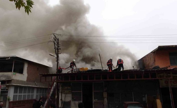 Malatya’da sanayi sitesindeki yangın kontrol altına alındı
