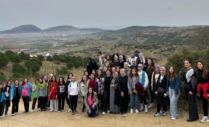 Manisa’da 61 kadın öğretmen 24 Kasım’ı Gençlik Kampında kutladı