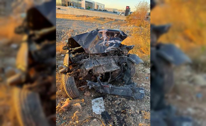 Mardin’de otomobil şarampole yuvarlandı: 3 yaralı