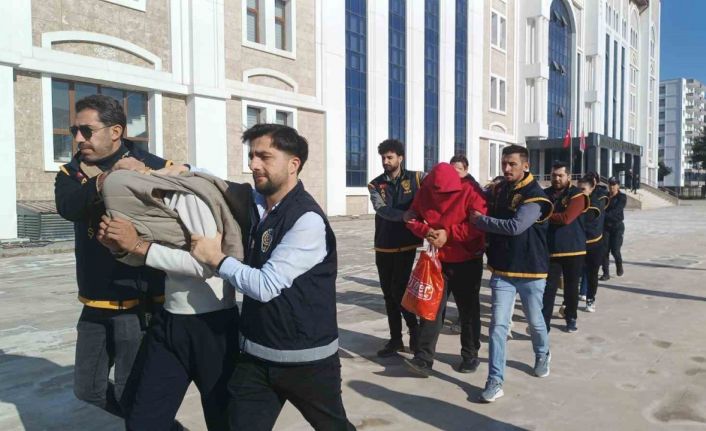 Masaj salonlarına fuhuş operasyonunda 6 kişi tutuklandı