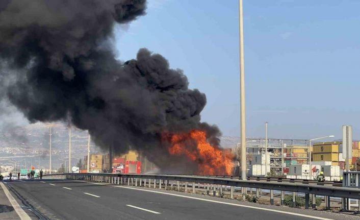 Mazot yüklü tanker alev alev yandı, gökyüzünü kara dumanlar kapladı