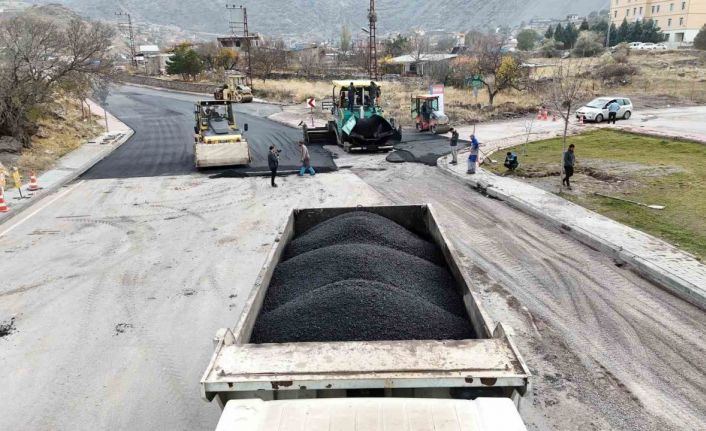 Melikgazi’de yeni yolların yapımına devam ediliyor