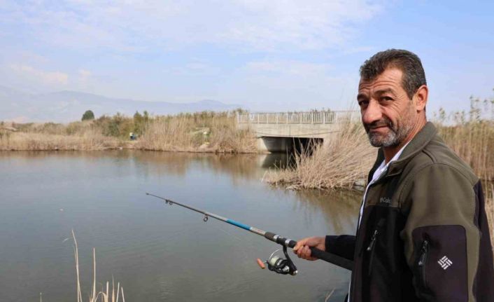 Menderes Deltası, stres atmak isteyenlerin akınına uğruyor