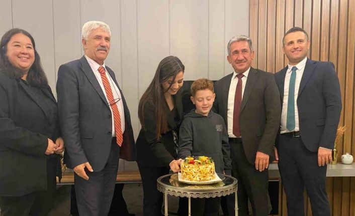 Menteşe’de öğretmenlere ’çifte kutlama’ sürprizi