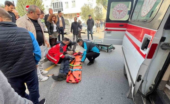 Menteşe’de otomobil yaşlı adama çarpıp kaçtı