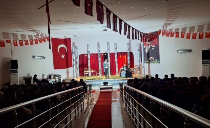 Merkezefendi Kent Tiyatrosu’nun oyunu Çavdır’da büyük beğeni topladı