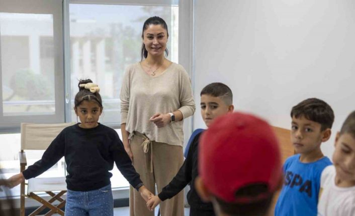 Mersin’de ücretsiz tiyatro kursuna yoğun ilgi