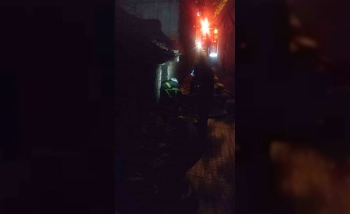 Metruk evde çıkan yangın korkuttu